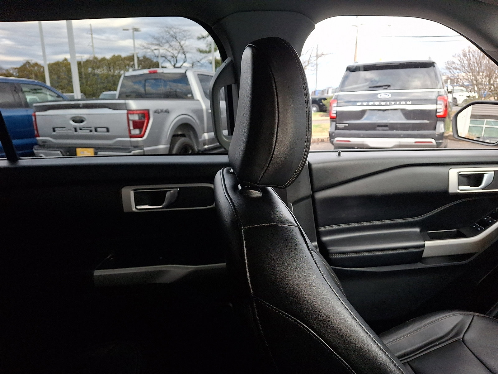 Certified 2022 Ford Explorer XLT w/ Equipment Group 202A image 13