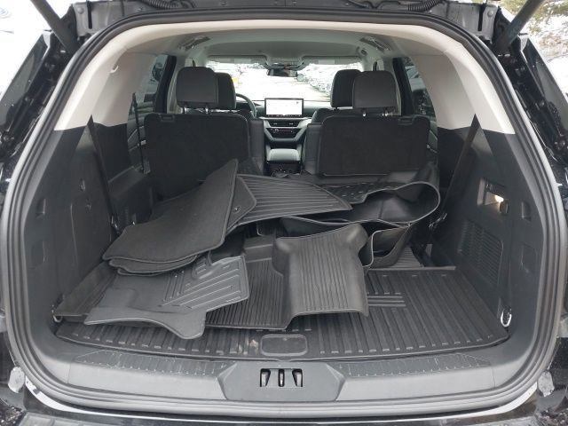 Certified 2025 Ford Explorer Active w/ Active Comfort Package image 28