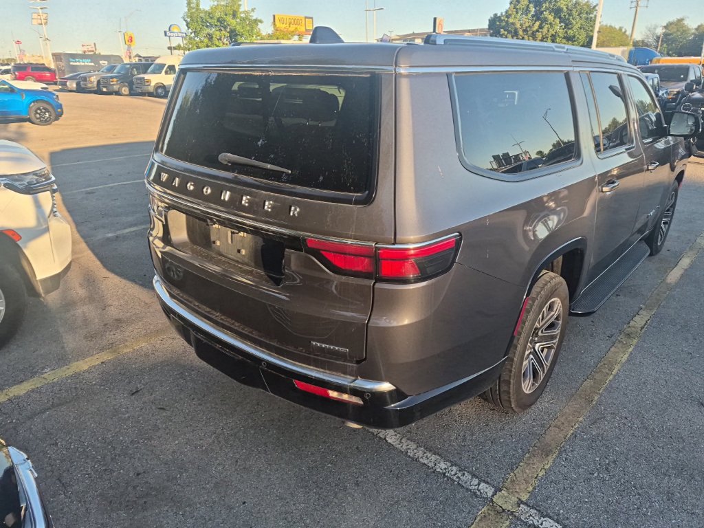 Used 2024 Jeep Wagoneer L Series II AWD/4WD image 17