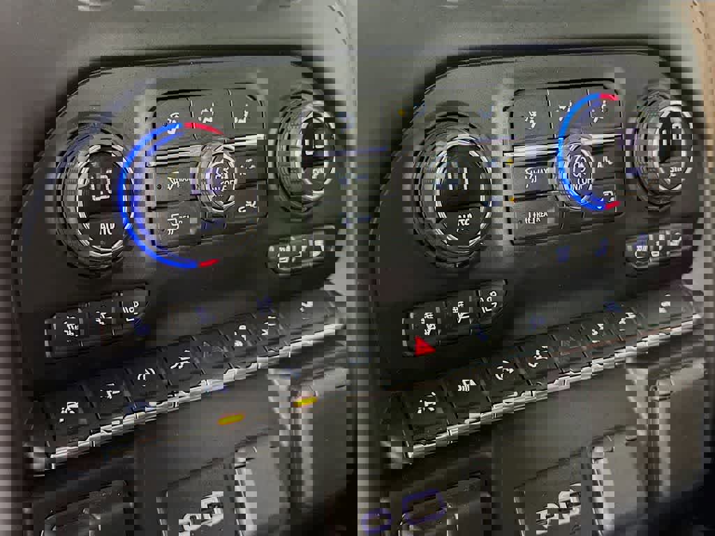 Used 2021 Chevrolet Silverado 1500 High Country w/ Technology Package image 21