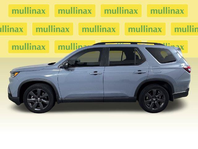 Used 2023 Honda Pilot Sport image 11