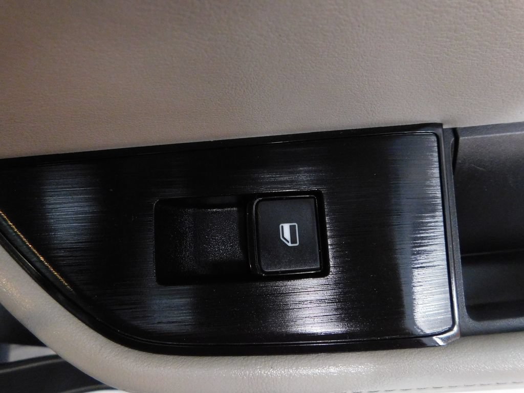 Used 2025 Nissan Rogue SV AWD/4WD image 47