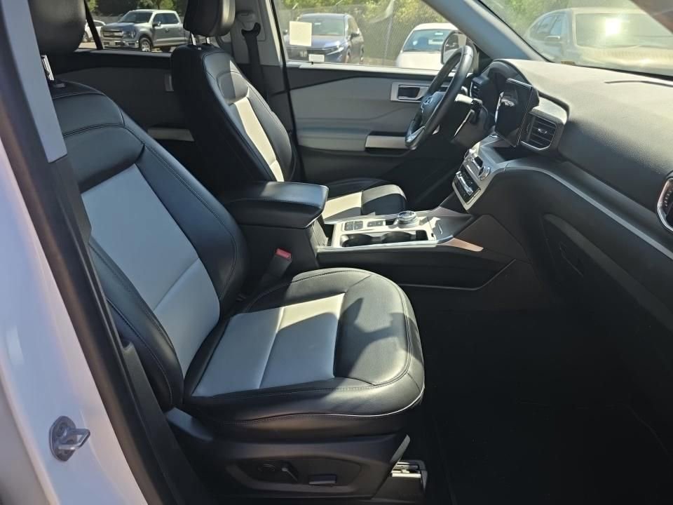Certified 2022 Ford Explorer XLT w/ Equipment Group 202A image 6