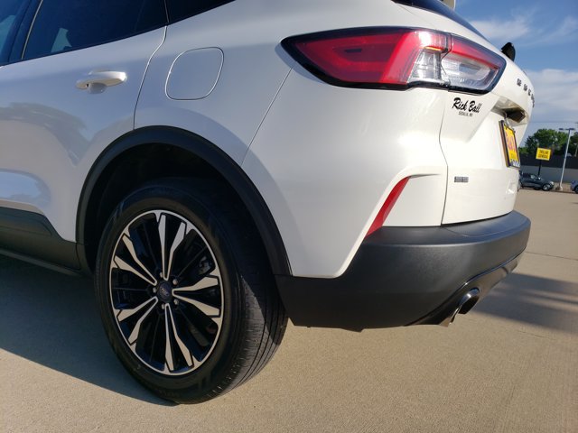 Certified 2022 Ford Escape SE w/ SE Sport Appearance Package AWD/4WD image 17