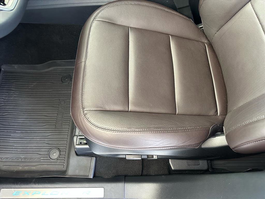 Certified 2025 Ford Explorer Platinum w/ Ultimate Package image 23