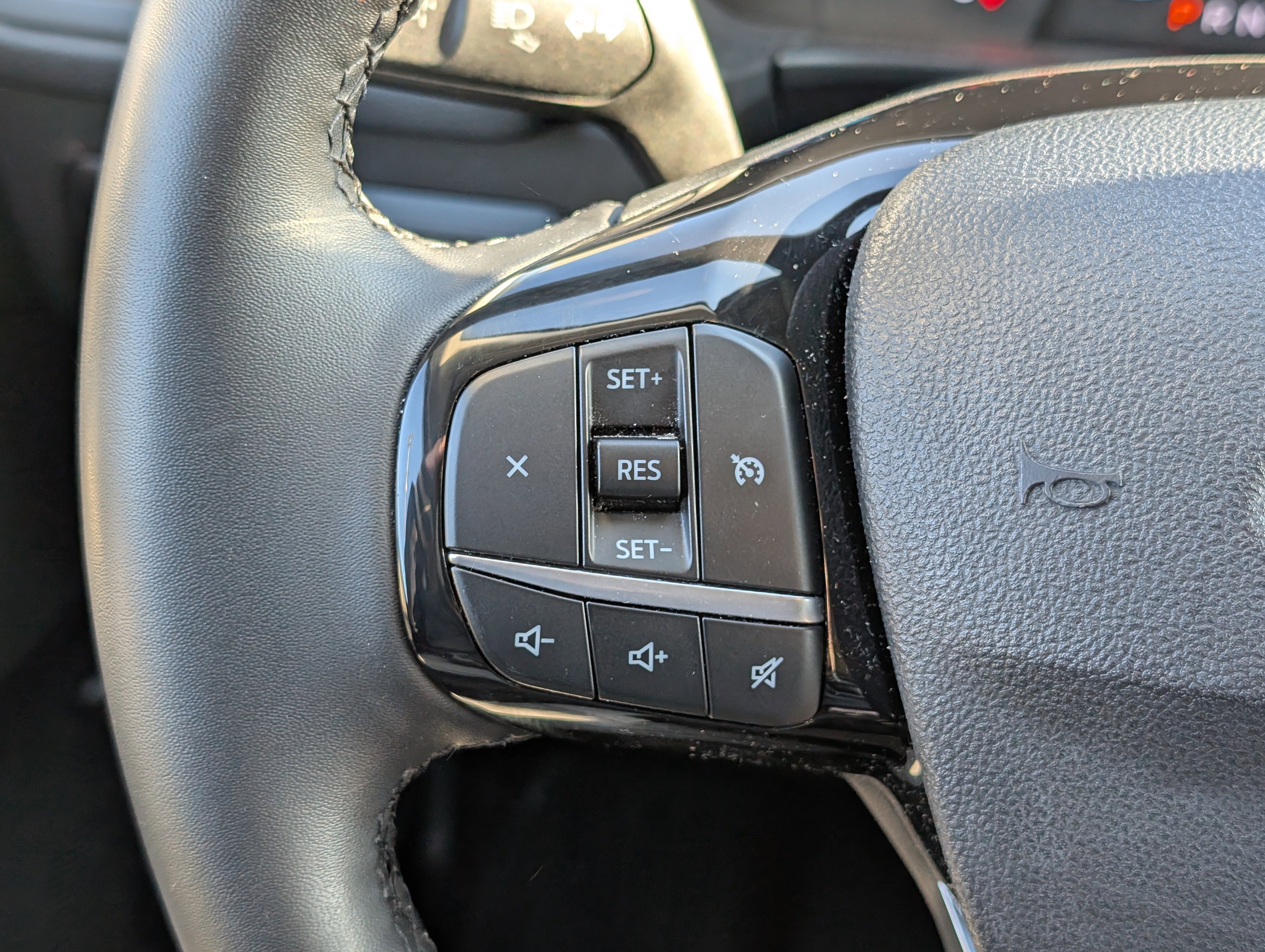 Certified 2022 Ford Escape SE w/ SE Sport Appearance Package image 23