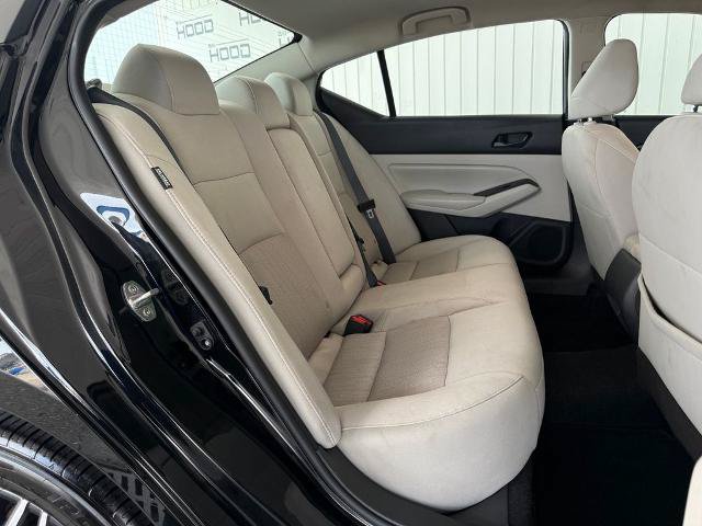 Used 2024 Nissan Altima 2.5 SV FWD image 9