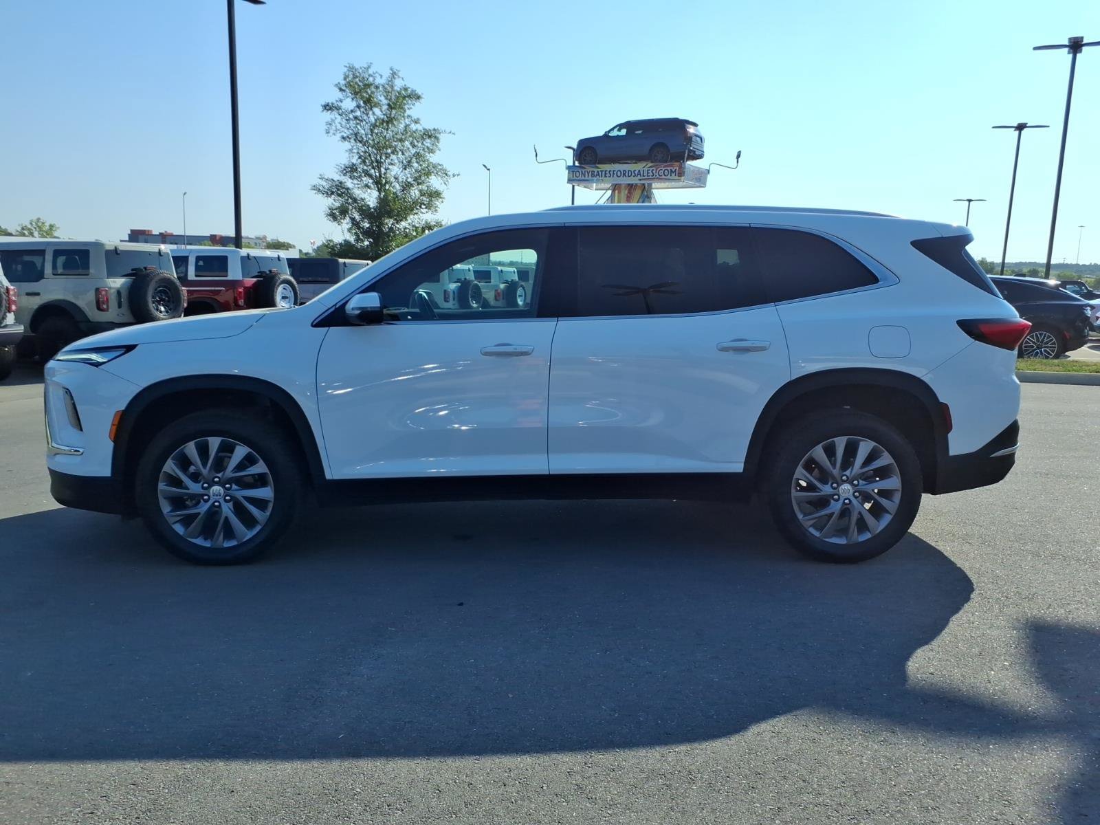 Used 2025 Buick Enclave Preferred AWD/4WD image 6