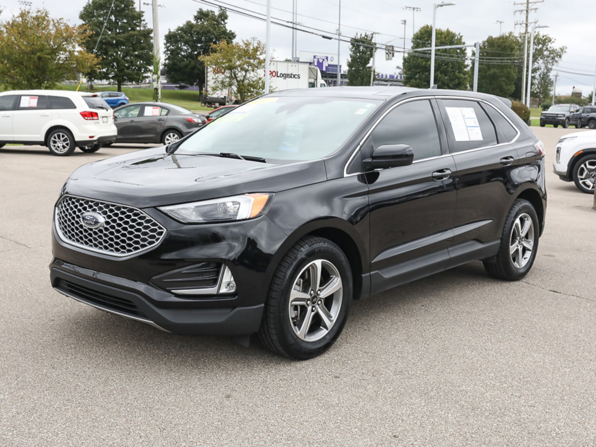 Certified 2024 Ford Edge SEL w/ Convenience Package AWD/4WD image 2