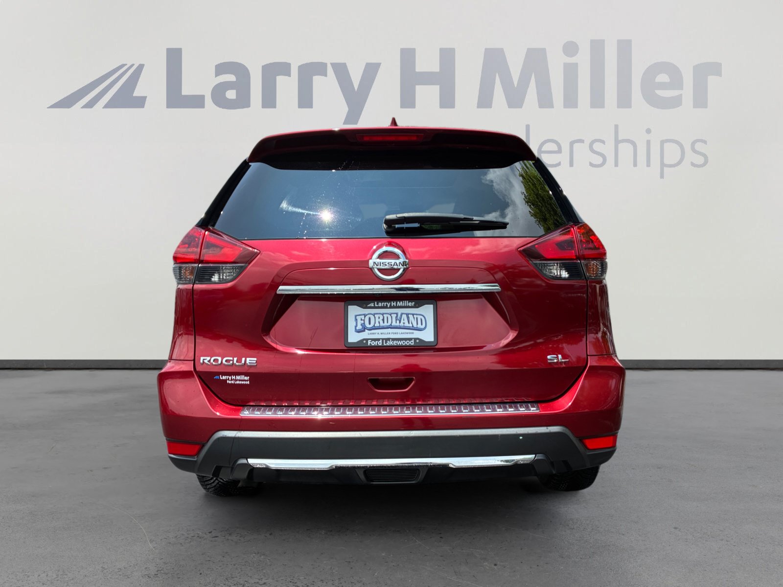 Used 2018 Nissan Rogue SL w/ Premium Package FWD image 4