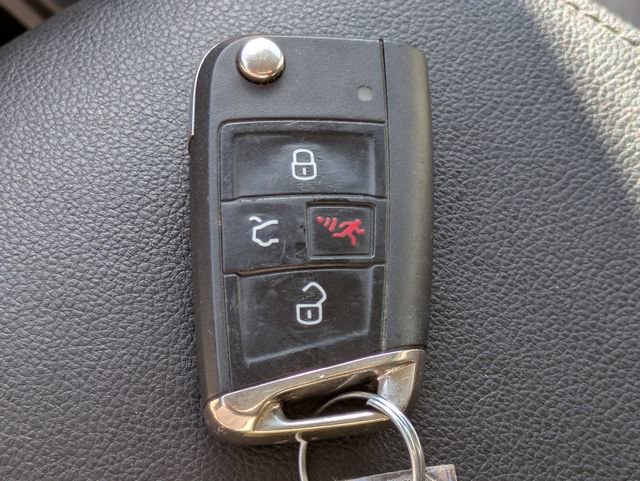 Used 2018 Volkswagen Tiguan SE image 28