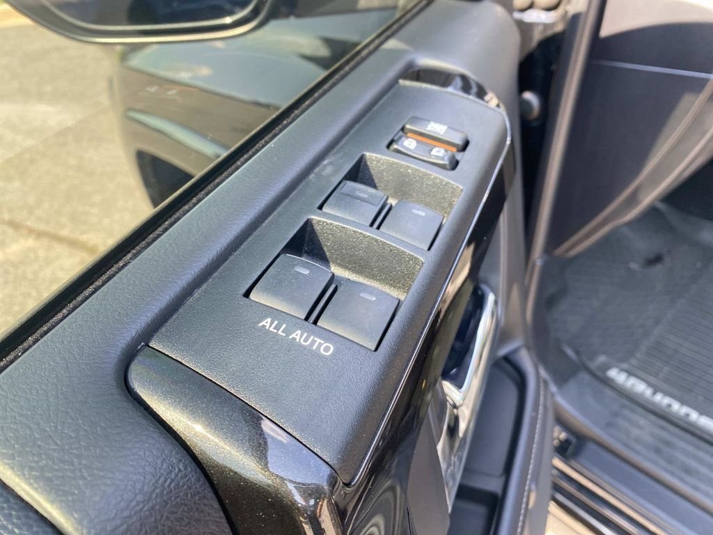 Used 2019 Toyota 4Runner Limited AWD/4WD image 17
