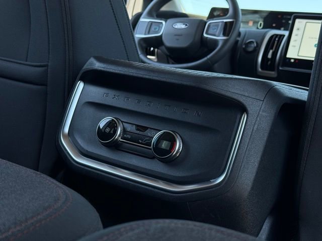 Certified 2025 Ford Expedition Active AWD/4WD image 23