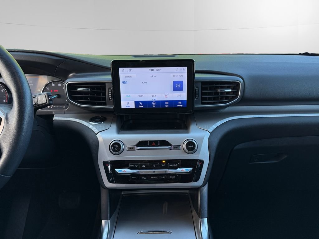 Certified 2022 Ford Explorer XLT w/ Equipment Group 202A image 10