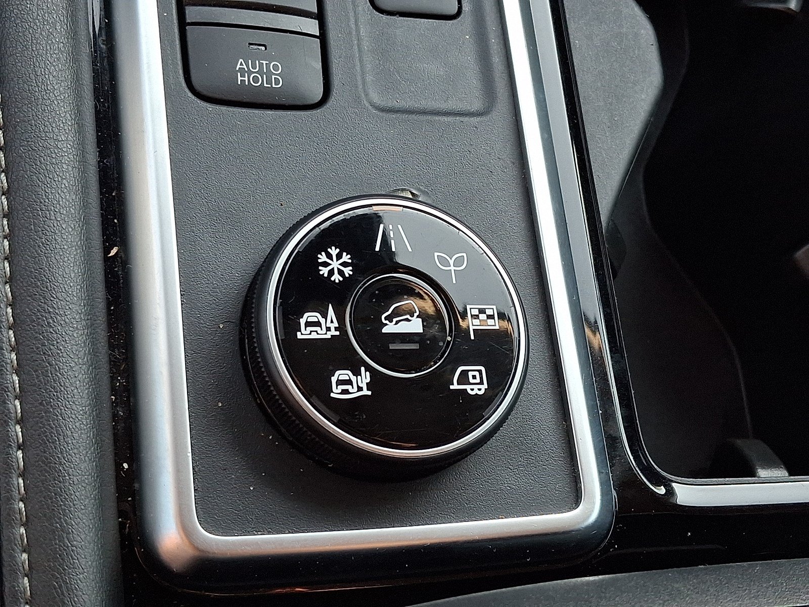 Used 2025 Nissan Pathfinder SV AWD/4WD image 21