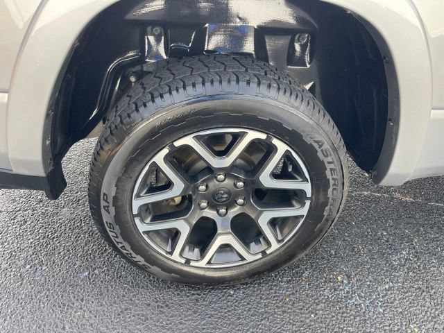Used 2025 RAM 1500 Laramie AWD/4WD image 9