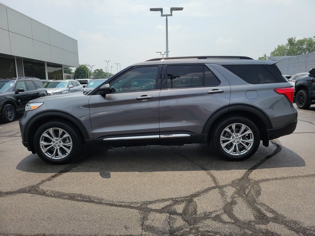 Certified 2023 Ford Explorer XLT w/ Equipment Group 202A AWD/4WD image 7