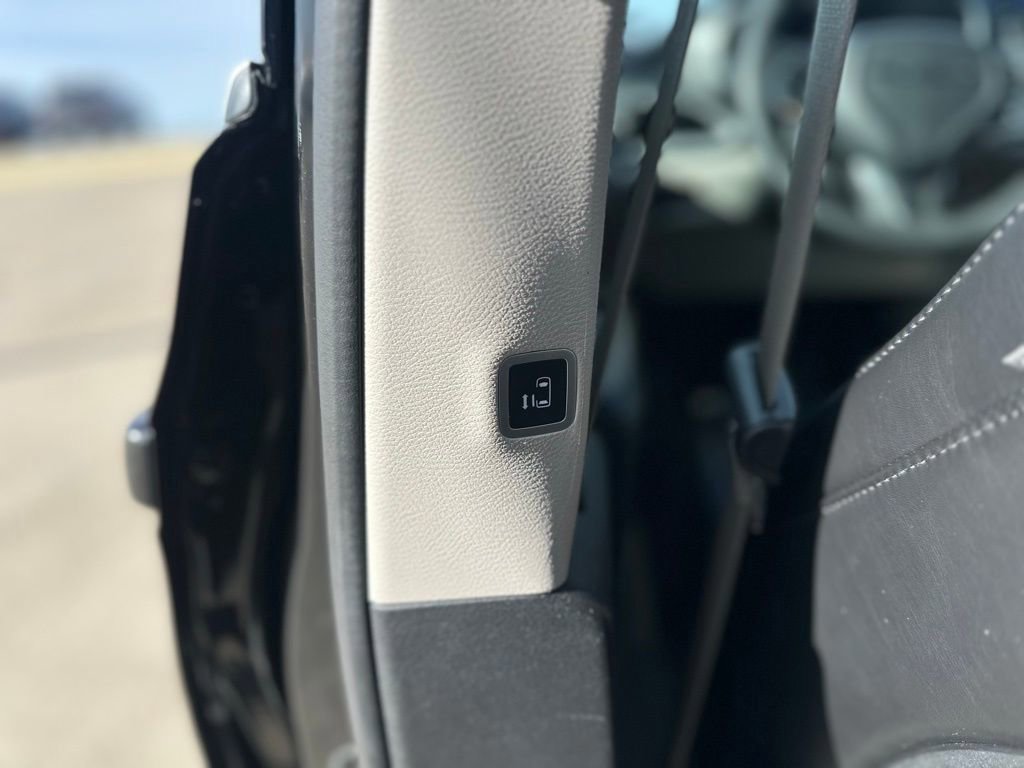 Used 2023 Chrysler Pacifica Touring-L image 33