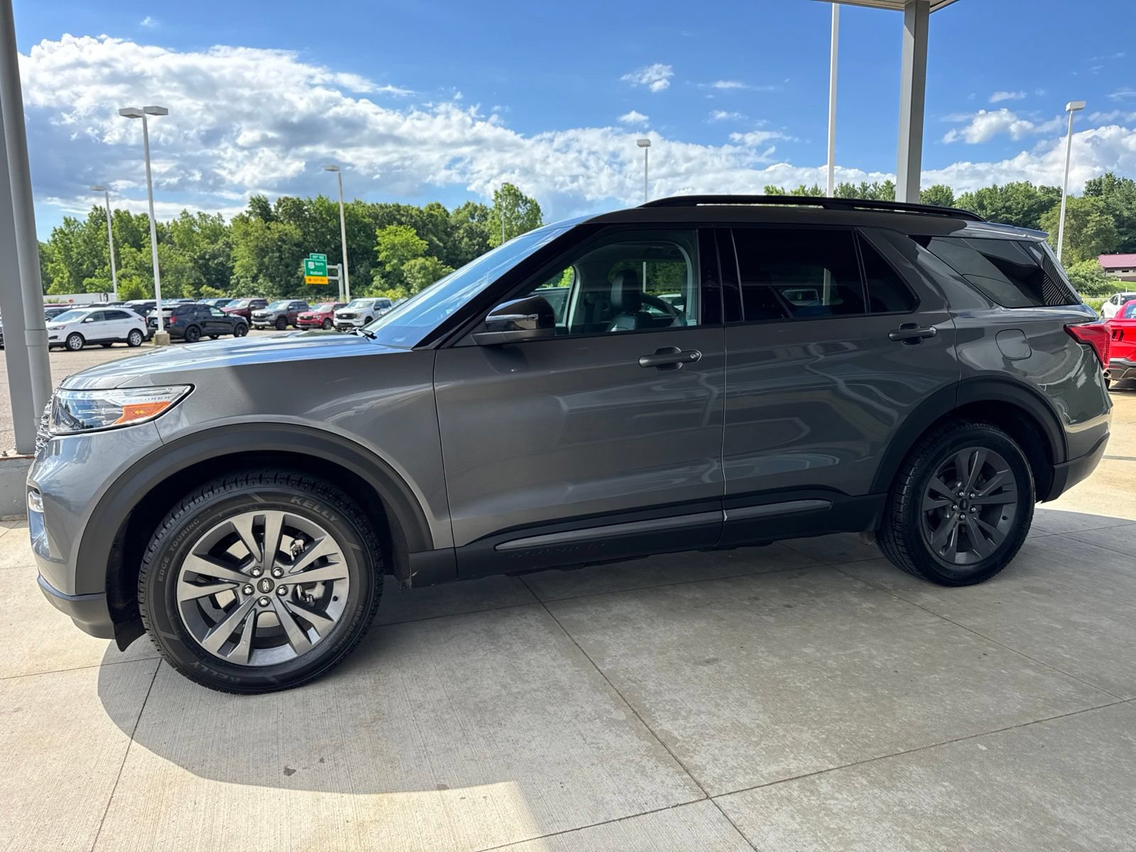 Certified 2023 Ford Explorer XLT w/ Equipment Group 202A AWD/4WD image 4
