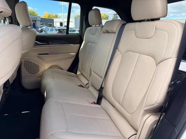 Used 2023 Jeep Grand Cherokee Limited w/ Trailer Tow Prep Group (B) AWD/4WD image 29