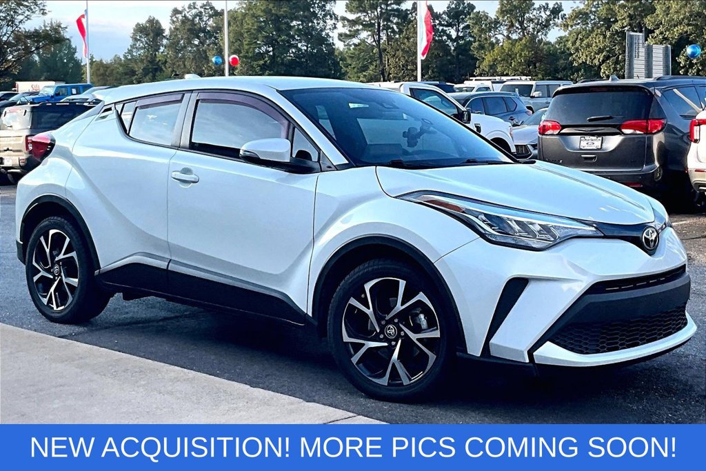 Used 2022 Toyota C-HR XLE FWD image 1