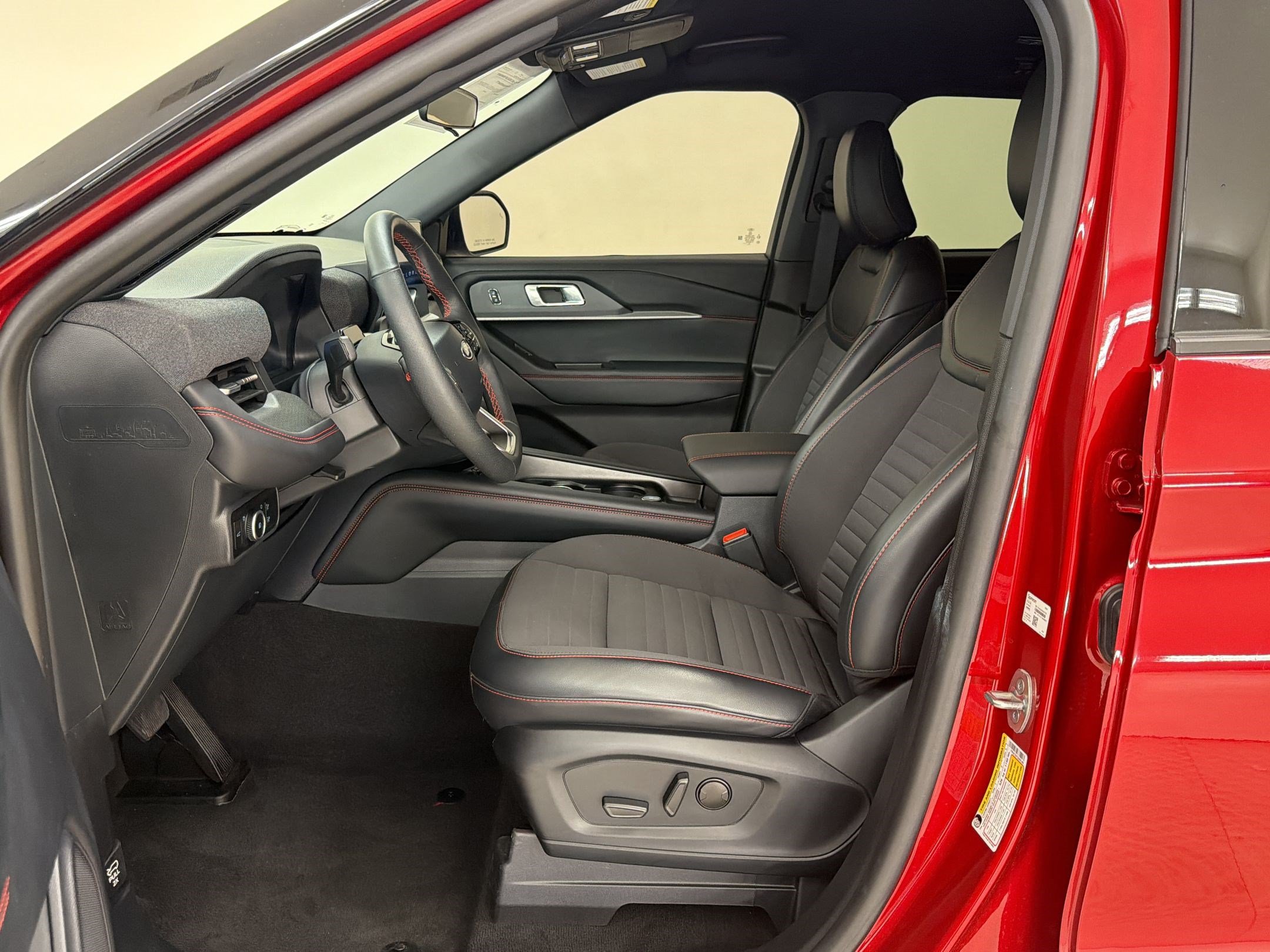 Certified 2025 Ford Explorer ST-Line RWD image 5