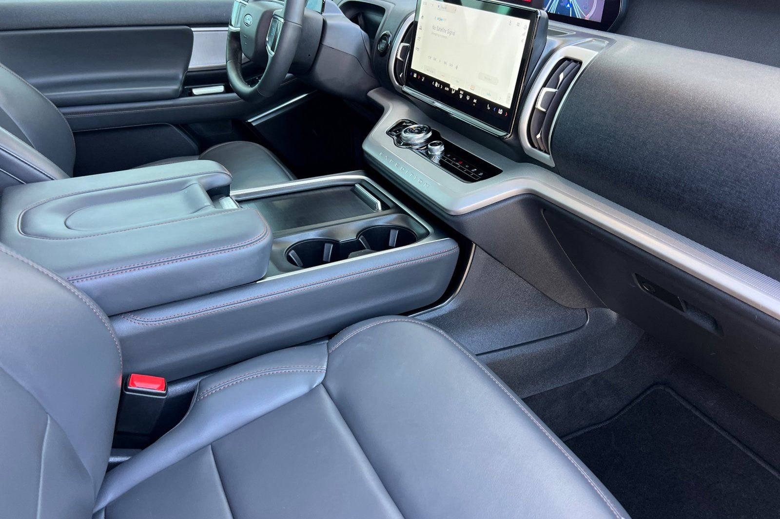 Certified 2025 Ford Expedition Active AWD/4WD image 17