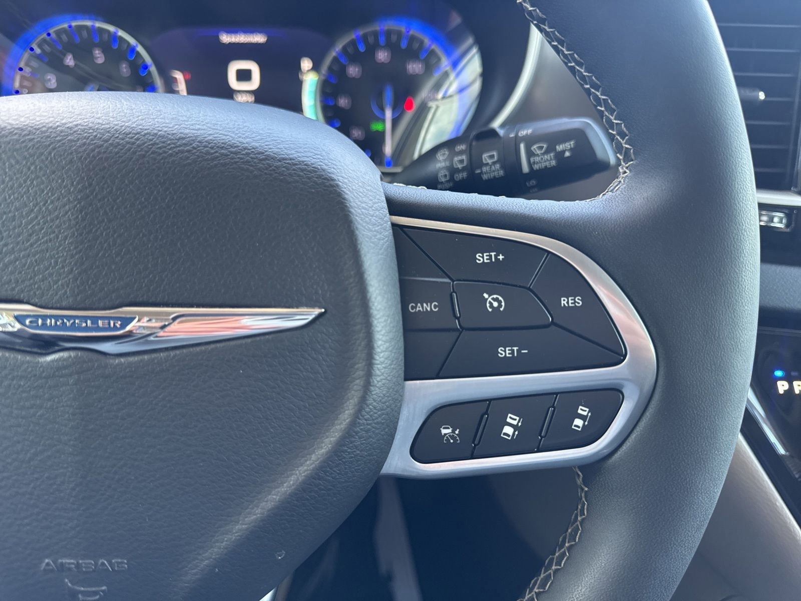 Used 2024 Chrysler Pacifica Touring-L image 28