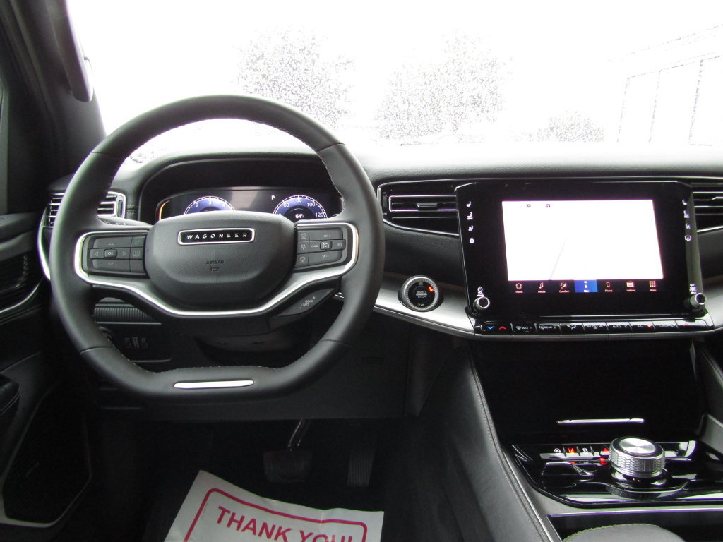 Used 2025 Jeep Wagoneer L Series II AWD/4WD image 5