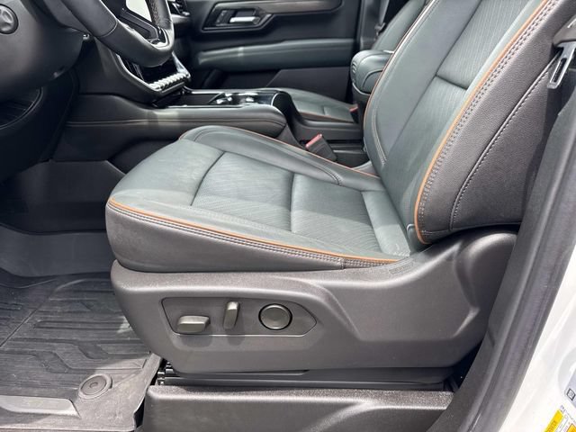 Used 2025 GMC Yukon AT4 w/ AT4 Premium Package AWD/4WD image 17