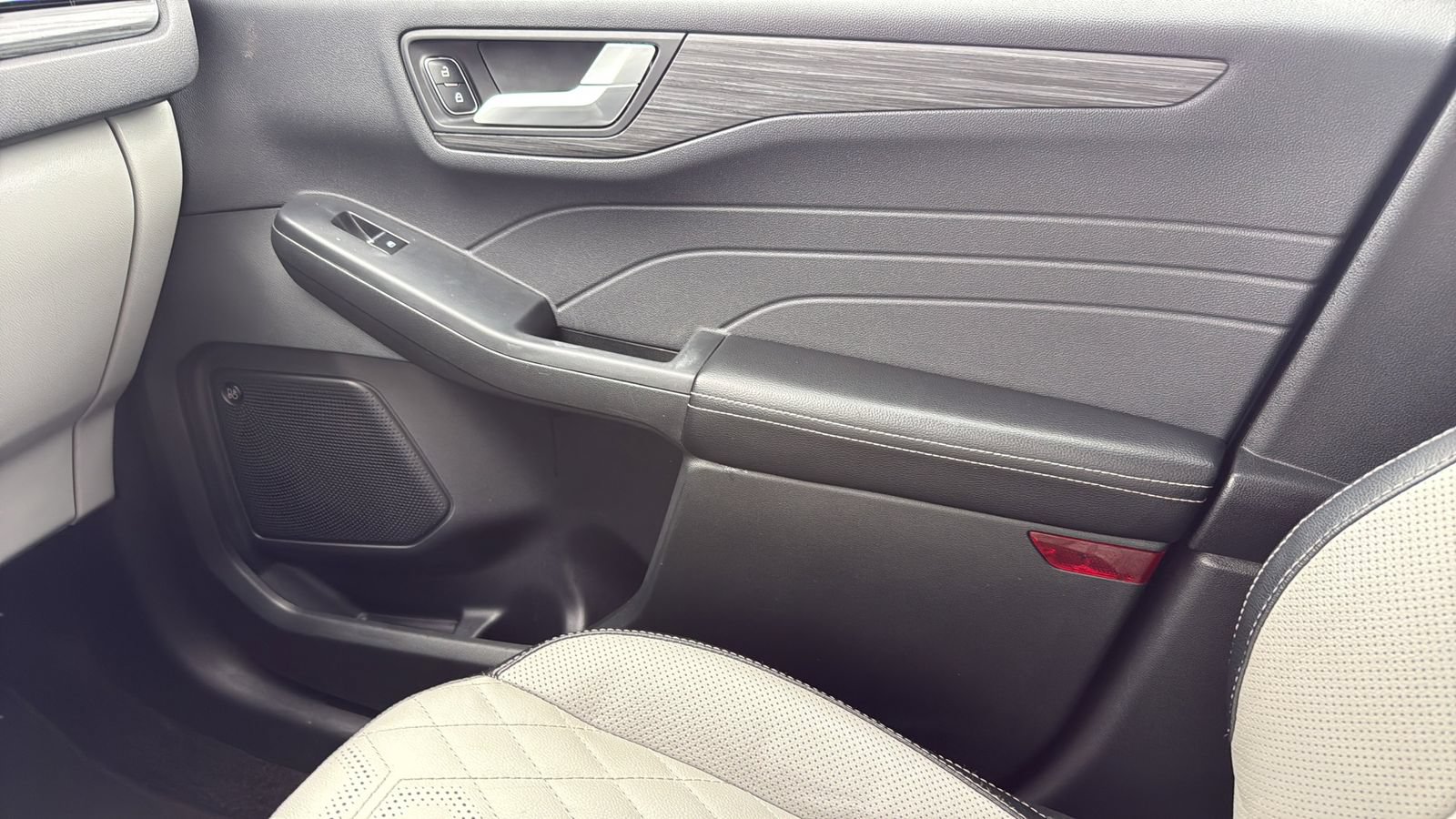 Certified 2023 Ford Escape Platinum w/ Premium Technology Package FWD image 20