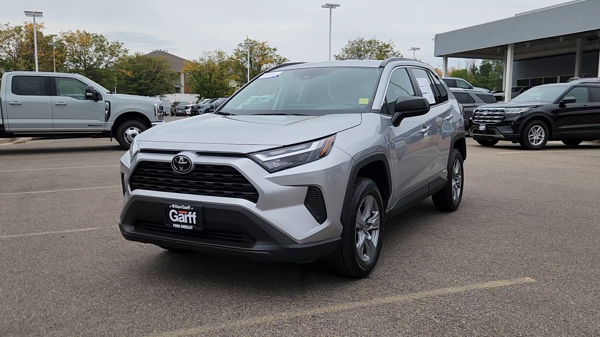 Used 2025 Toyota RAV4 LE AWD/4WD image 3
