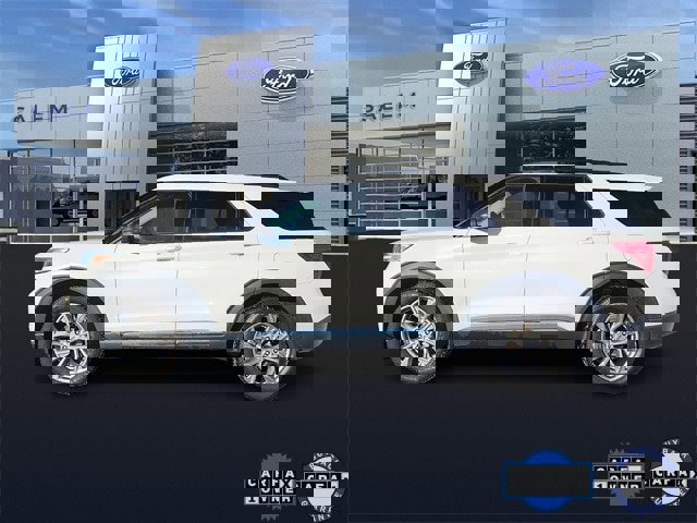 Certified 2022 Ford Explorer XLT w/ Equipment Group 202A image 5