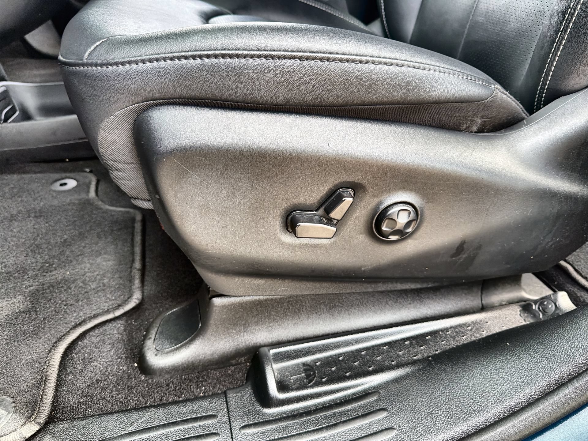 Used 2025 Chrysler Pacifica Select FWD image 12