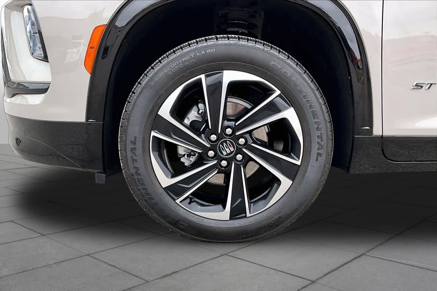 Used 2026 Buick Enclave Sport Touring w/ Power Package FWD image 11