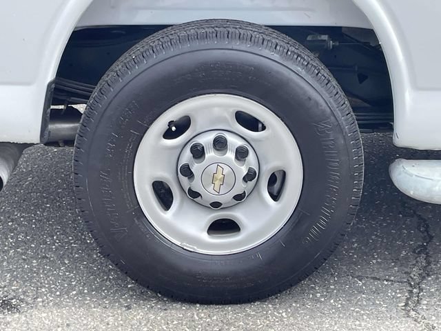 Used 2025 Chevrolet Express 2500 w/ Driver Convenience Package RWD image 7