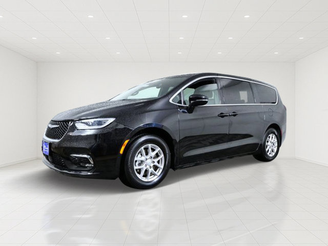 Used 2025 Chrysler Pacifica Select FWD image 2