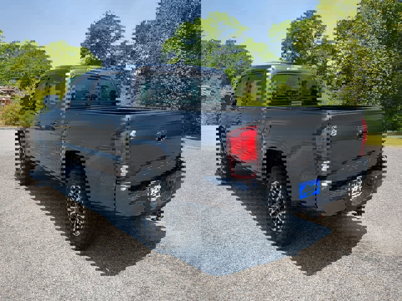 Used 2018 Toyota Tacoma SR w/ SR Convenience Package image 2