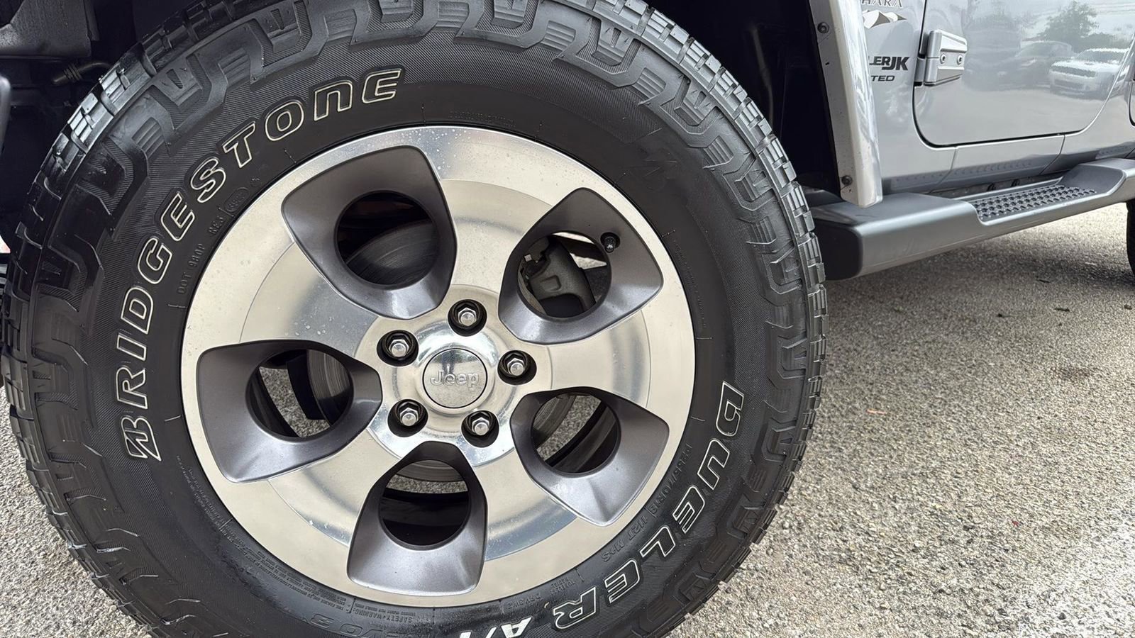 Used 2018 Jeep Wrangler Unlimited Sahara AWD/4WD image 9