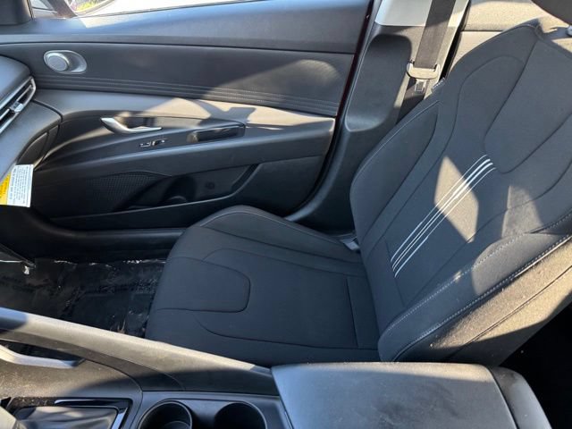 Used 2023 Hyundai Elantra SEL w/ Preferred Accessory Package FWD image 21