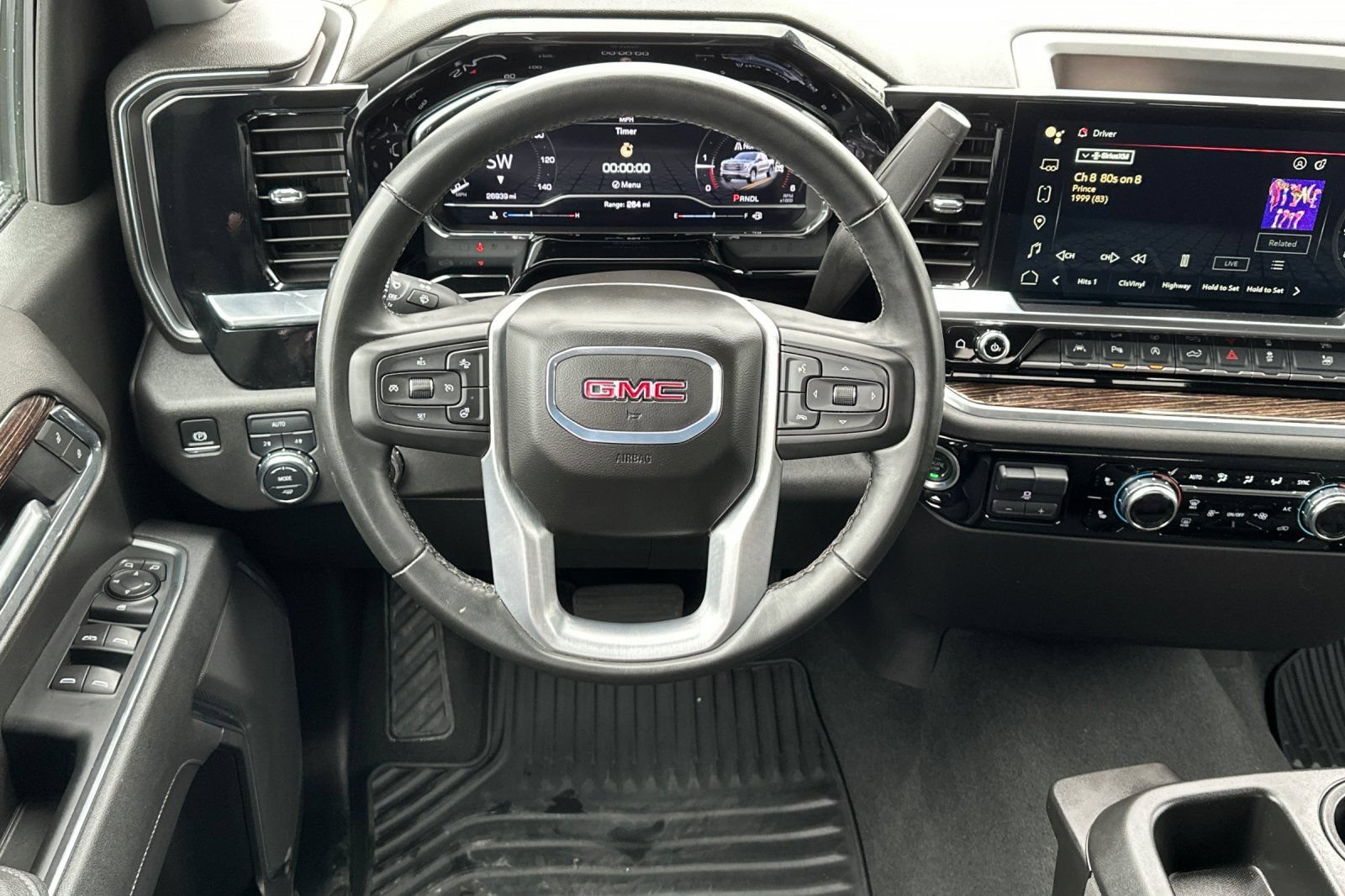 Used 2025 GMC Sierra 1500 SLE w/ Preferred Package AWD/4WD image 17