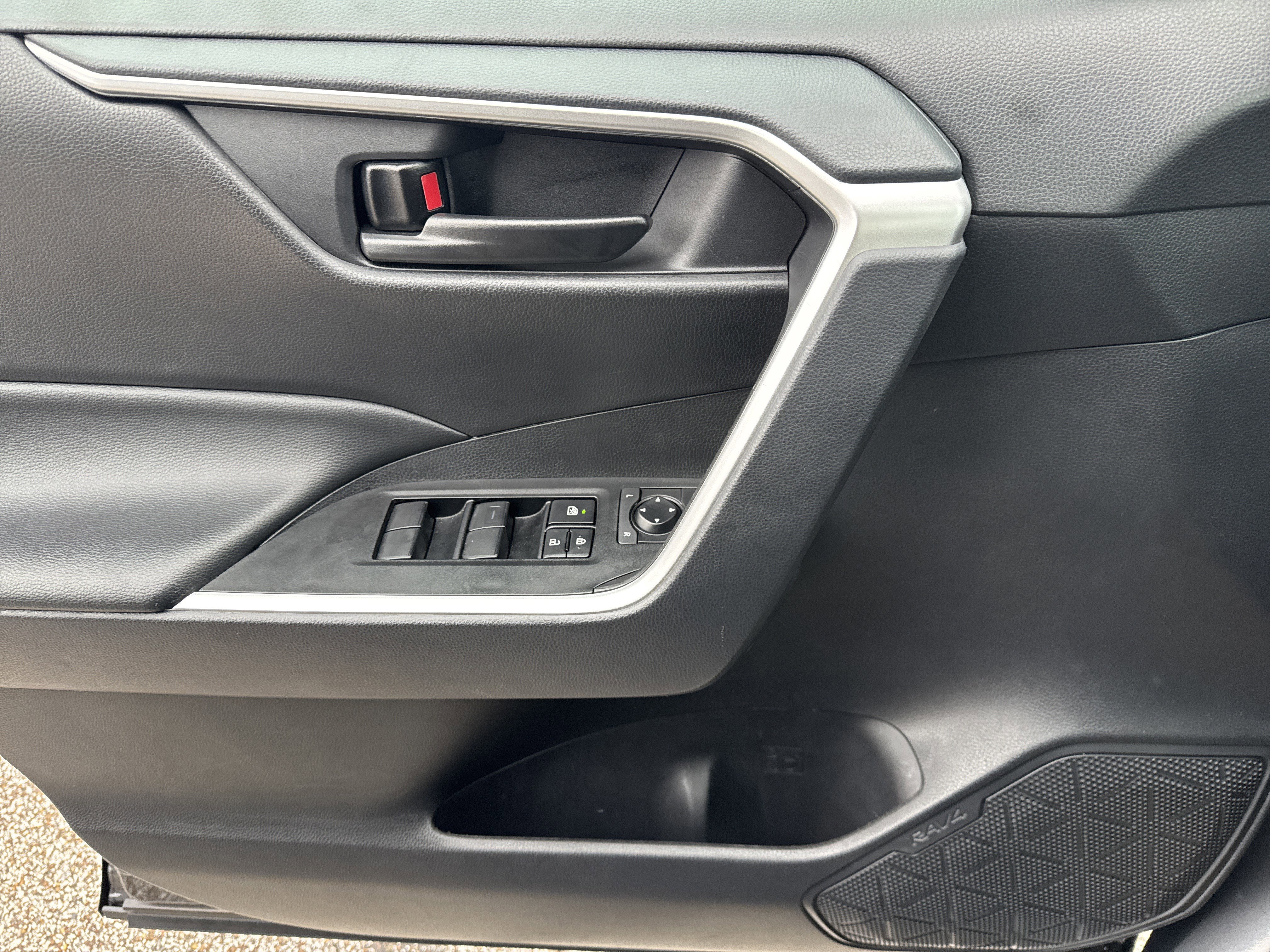 Used 2024 Toyota RAV4 LE image 16