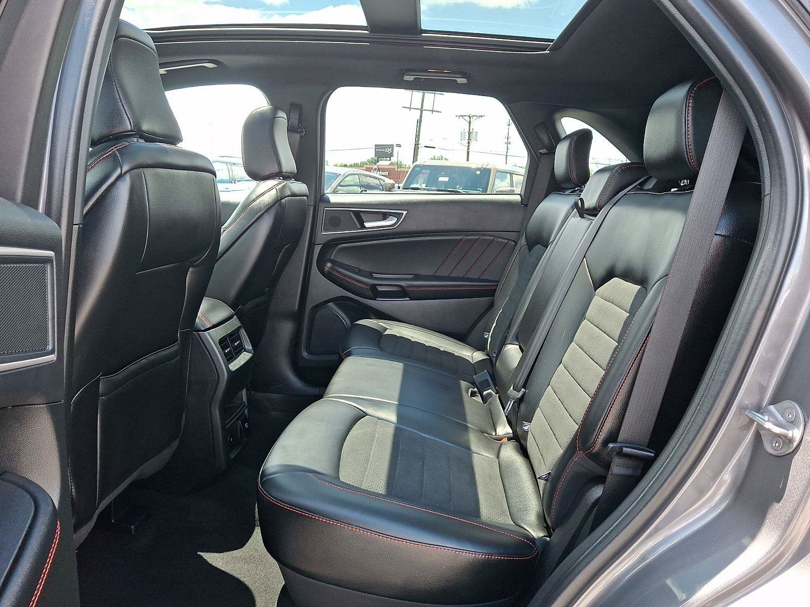 Certified 2024 Ford Edge ST-Line AWD/4WD image 12