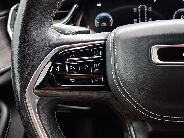 Used 2022 Jeep Grand Cherokee Overland w/ Luxury Tech Group IV AWD/4WD image 24