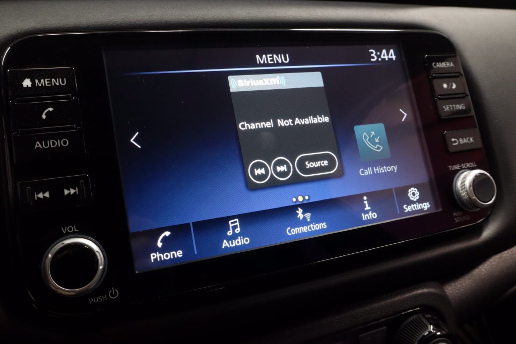 Used 2024 Nissan Kicks SR w/ SR Premium Package FWD image 3