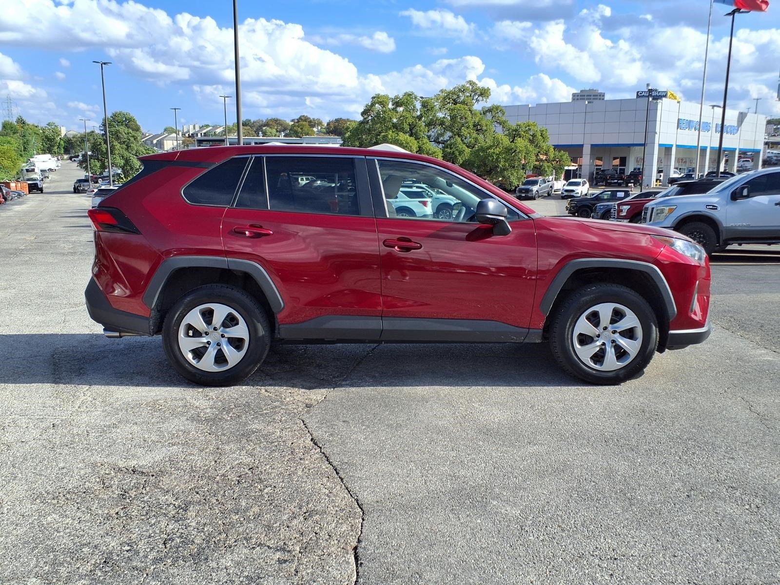Used 2022 Toyota RAV4 LE AWD/4WD image 5