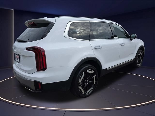 Used 2025 Kia Telluride S FWD image 3