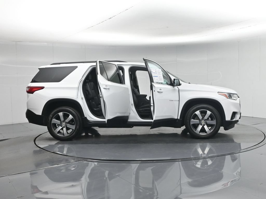 Used 2020 Chevrolet Traverse LT w/ LT Premium Package FWD image 5