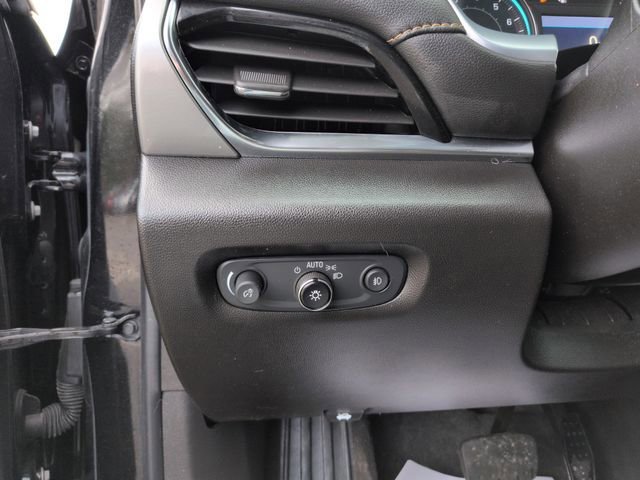 Used 2021 Chevrolet Traverse LT image 30