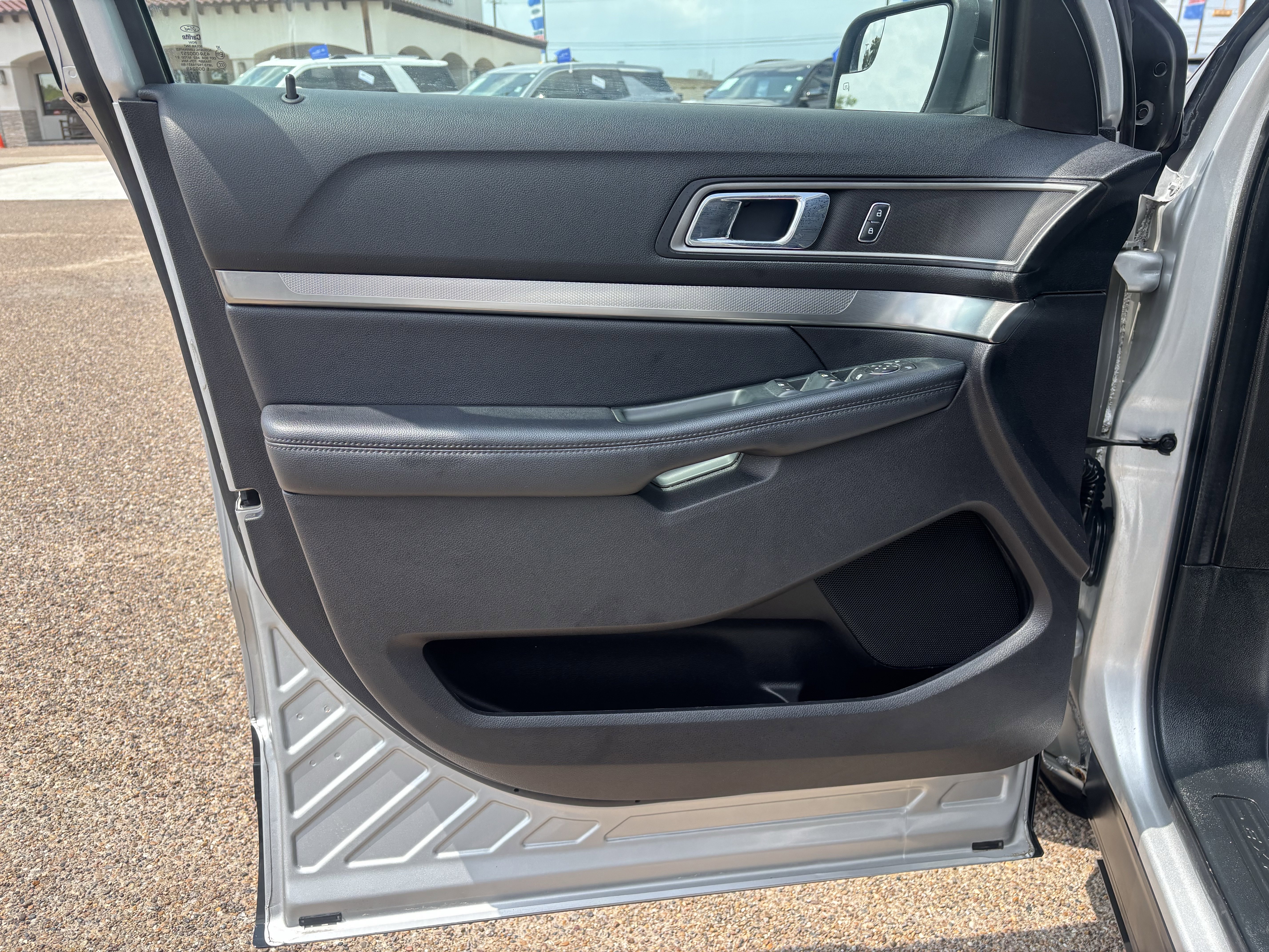 Certified 2019 Ford Explorer XLT FWD image 9